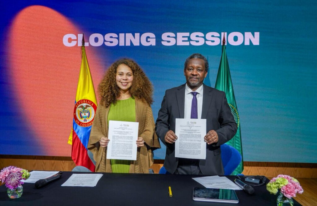 La ministra y el comisario firman un acuerdo de colaboración entre Colombia y África en el Tercer Diálogo Interregional sobre Educación y Desarrollo
